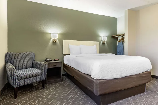 Standard, Queen Bed, Quality Inn Spartanburg, SC 2/3