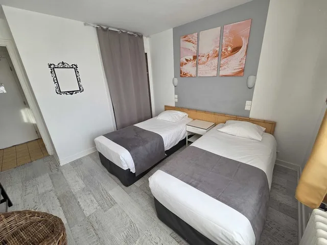 غرفة كلاسيكية بسريرين منفصلين، HOTEL LE BOURGOGNE 1/5