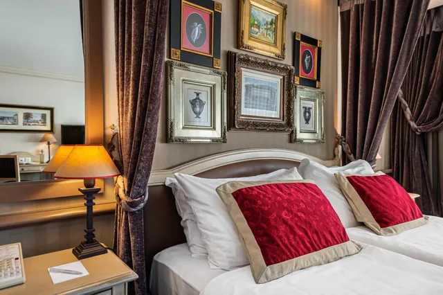Classic, Double or Twin Bed, Royal Manotel 4/7