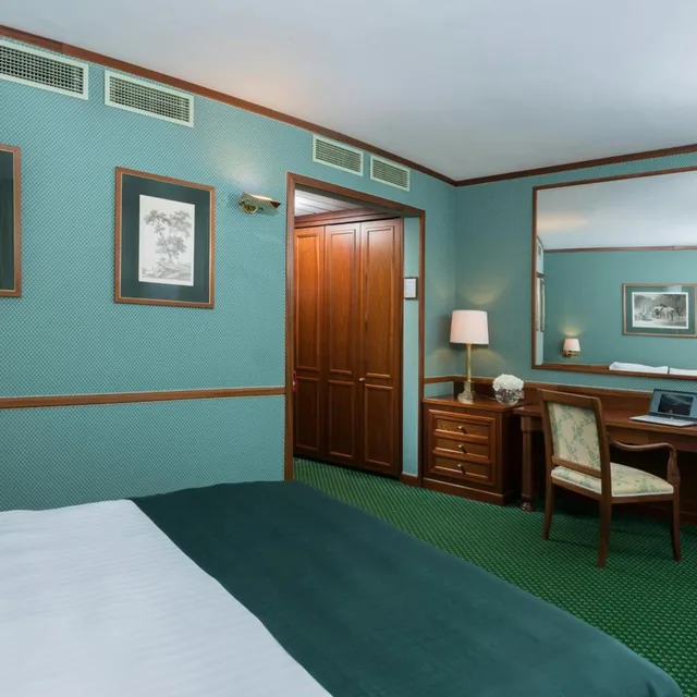 Superior, King Bed, Leonardo Hotel Milan City Center 5/8