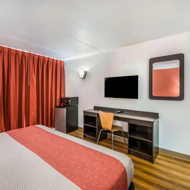 غرفة بسرير كينج لغير المدخنين، Motel6 Henderson, TX 8/10