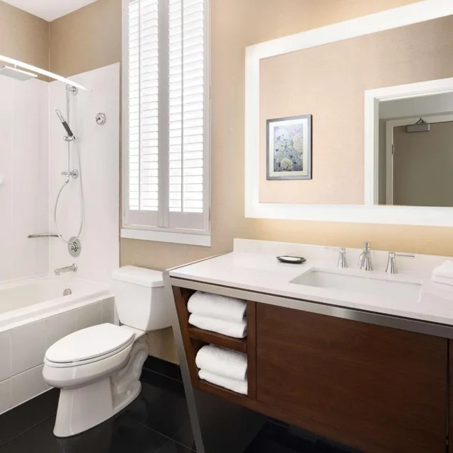 جناح بسرير كينج وسرير كوين، Hilton Vancouver Downtown 2/2