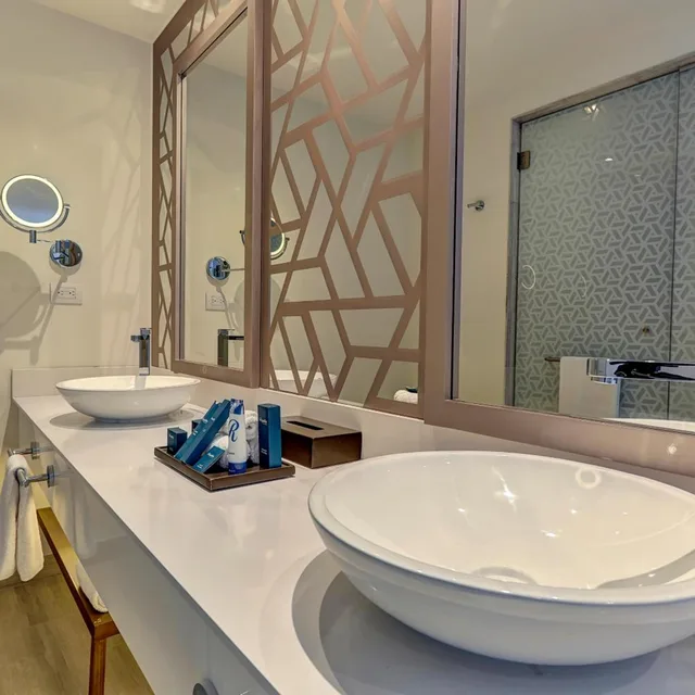 Junior Suite, Luxury, Sunset View, Sofa, Royalton CHIC Cancun, An Autograph Collection (ex Royalton Cancun) 8/10