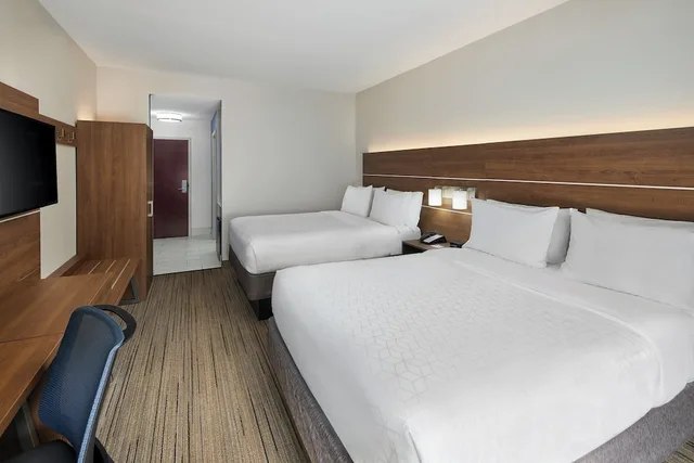 غرفة قياسية بسريرين كوين لذوي الإعاقة، Holiday Inn Express Hotel and Suites Pensacola West-Navy Base 1/6