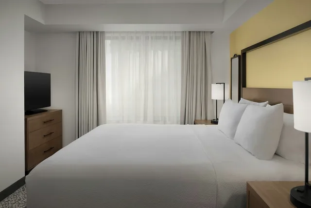 1 Bedroom, Suite, King Bed, Sofa, Residence Inn by Marriott Bellevue Downtown 1/6
