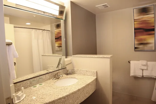 Room, 2 Queen Beds, Accessible, Courtyard Jackson Airport Pearl 3/3