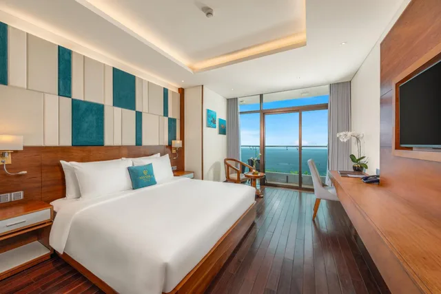 Deluxe, King Bed, Queen Bed, Ocean Front, Balcony, Mandila Beach Hotel Danang 3/5
