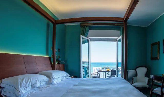 غرفة ديلوكس بسرير كينج بإطلالة على البحر بشرفة، Hotel Palladio 3/10