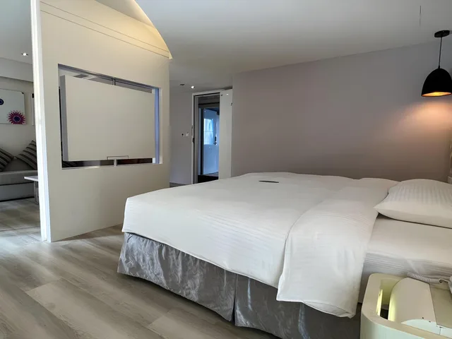 Suite, King Bed, Balcony, Forward Hotel Taipei 1/1