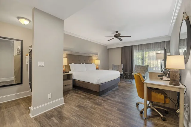 Room, King Bed, Resort Side, The Ridges Resort And Marina 4/6