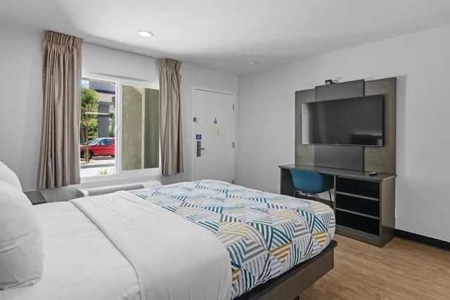 غرفة ديلوكس بسرير كينج لذوي الإعاقة، Motel6 La Mesa, CA 4/9