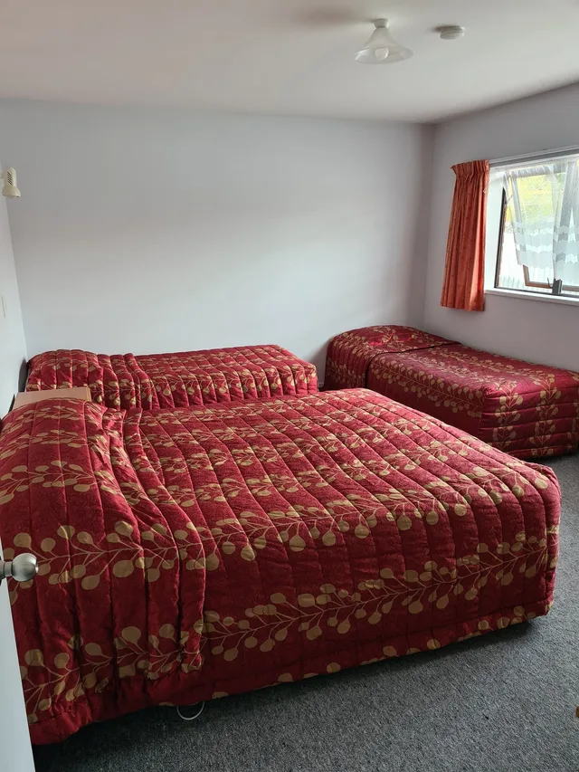 غرفة بسريرين كوين وسريرين منفصلين بغرفتي نوم، Arran Motel 7/10