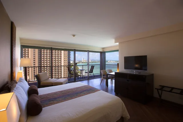 Tower, Infinity, King Bed, Ocean Front، Guam Reef Olive Spa Resort 2/4
