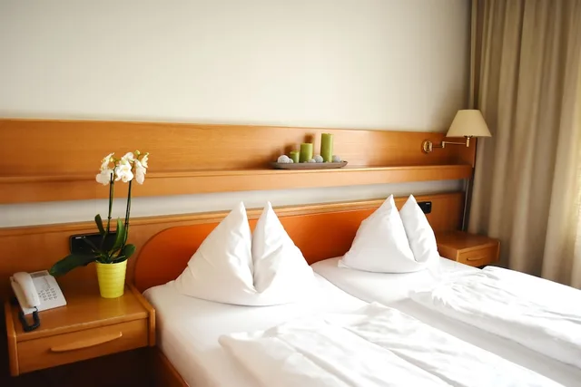 غرفة بسرير مزدوج بشرفة، Savoy Hotel Bad Mergentheim 2/3