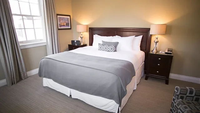 Adjoining, Deluxe, King Bed, 124 on Queen Hotel & Spa 1/8