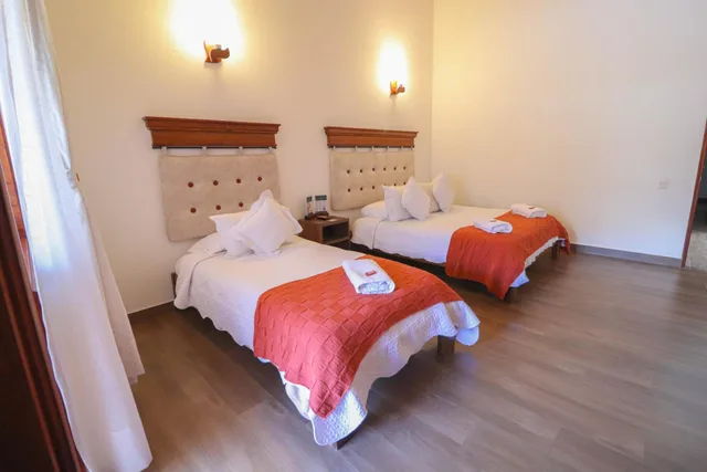غرفة ديلوكس ثلاثية بسرير كوين وسرير فردي، Hotel Las Palmas Villa De Leyva 6/10