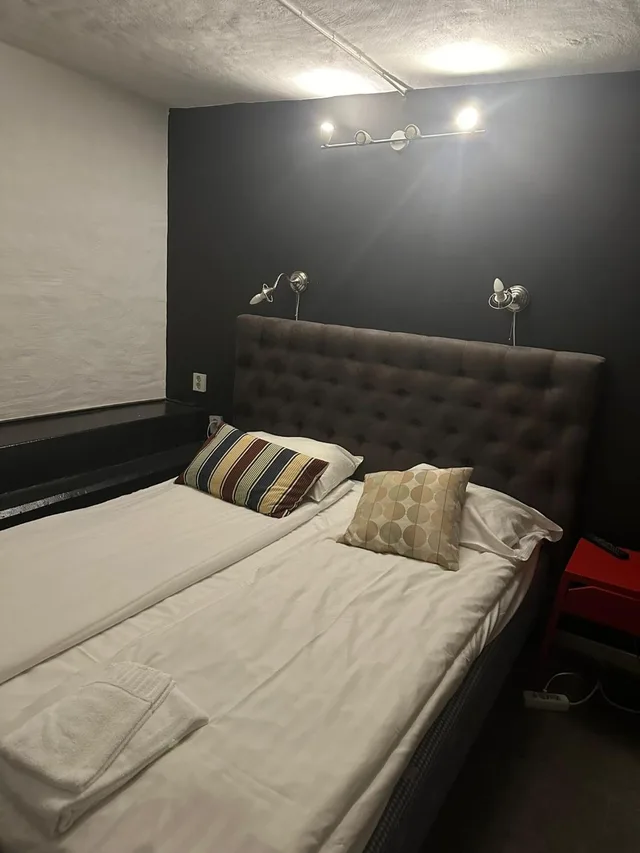 Room, Queen Bed, No Window, Private Bathroom، Hotell Skeppsbron 2/2