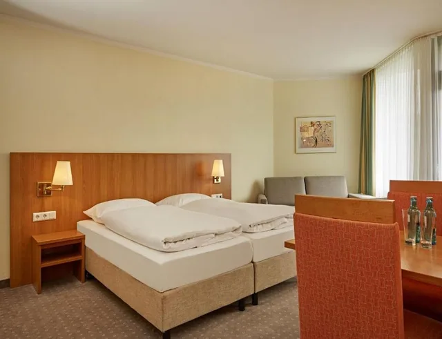 غرفة سوبيريور بسرير مزدوج وسريرين منفصلين بإطلالة على الجبل، H Plus Hotel Willingen 1/10