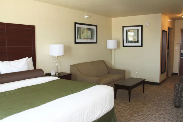 Studio, Suite, 3 Queen Beds, Cobblestone Hotel & Suites - Devils Lake 1/6
