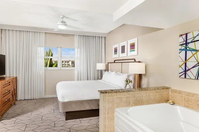 فيلا بسريرين مزدوجين بإطلالة على البحيرة بغرفتي نوم بمطبخ، Marriott's Villas At Doral 7/7
