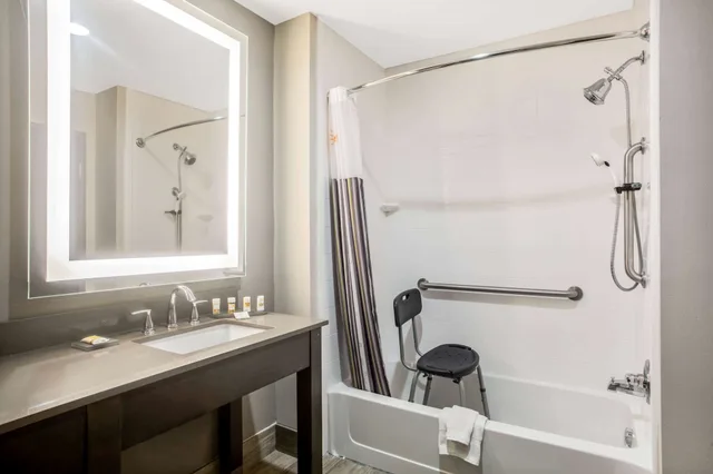 غرفة بسريرين كوين لذوي الإعاقة، La Quinta Inn & Suites By Wyndham Ponca City 3/3