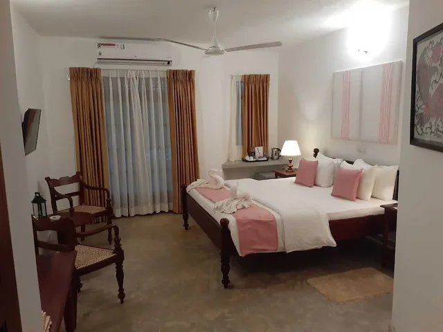 غرفة ديلوكس بسرير كينج بإطلالة على الحديقة بـ4 غرف نوم، Villa Birdlake 2/3