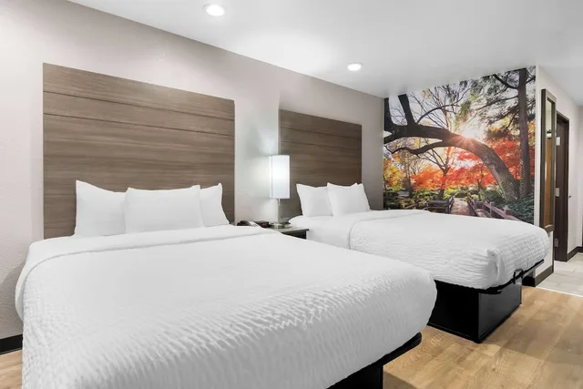 Efficiency, 2 Queen Beds، Clarion Pointe Fort Worth East - Arlington 1/2
