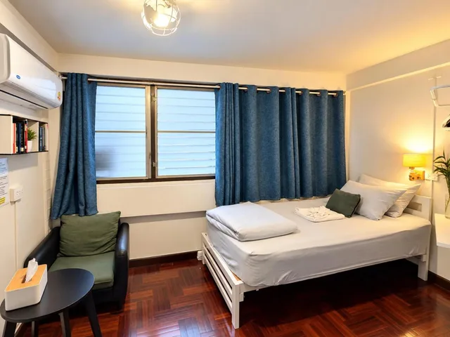 غرفة مفردة، Hostel 16 1/2