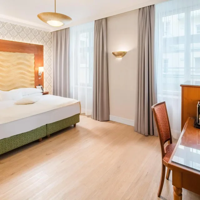 Vice President, Superior, King Bed, Hotel Josefshof am Rathaus 3/10