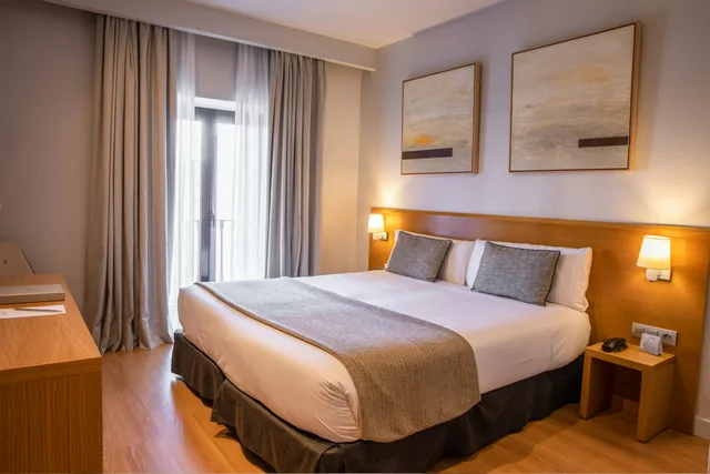 غرفة مزدوجة بإطلالة على المدينة، Hotel Arc La Rambla 1/3