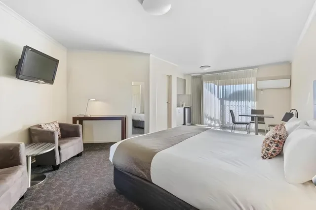 Upgrade, Queen Bed، Comfort Inn Clubarham 1/3
