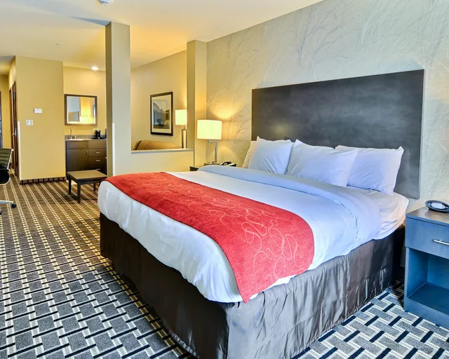 جناح بسرير كينج، Comfort Suites Uniontown, PA 2/5