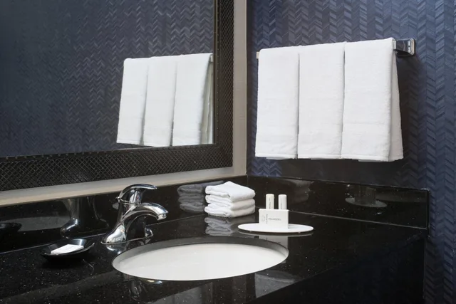 غرفة بسرير كوين مع أريكة، Fairfield Inn And Suites Orlando At Seaworld 7/8