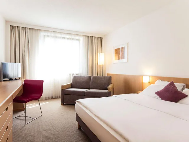 غرفة سوبيريور بسرير كينج وسرير كوين، Novotel Dusseldorf City West 2/9