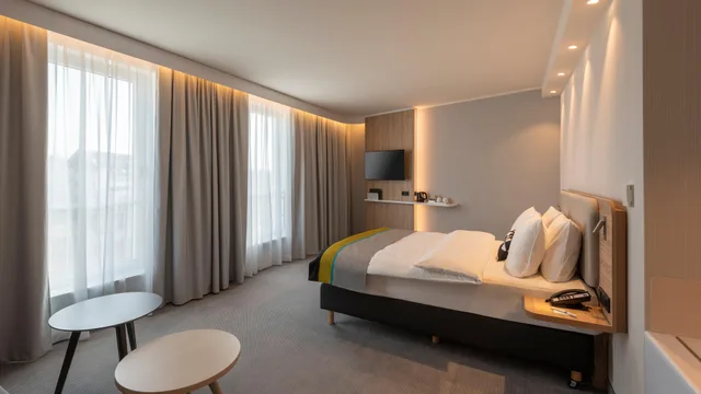 غرفة قياسية مفردة بسرير كوين مع أريكة، Holiday Inn Express Dusseldorf Hauptbahnhof 4/8