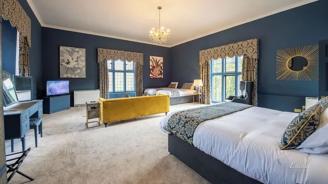 غرفة ديلوكس رباعية بسرير كينج، Broome Park Hotel 1/4