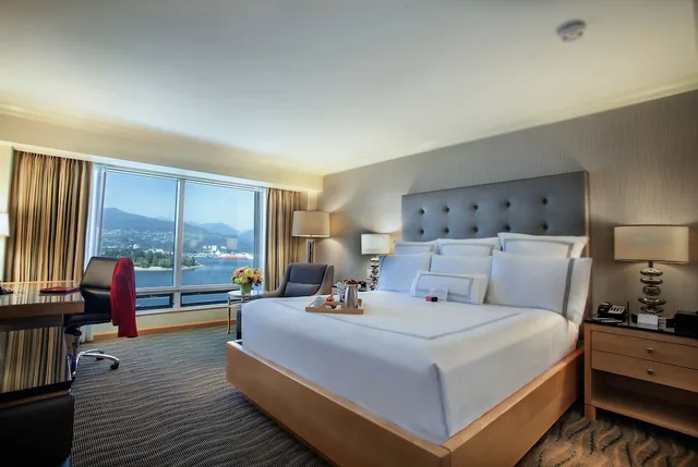 غرفة ديلوكس بسرير كينج بإطلالة على المرفأ، Pan Pacific Vancouver 3/6