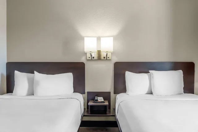2 Full Beds, Motel6 Elizabethtown, KY 4/8