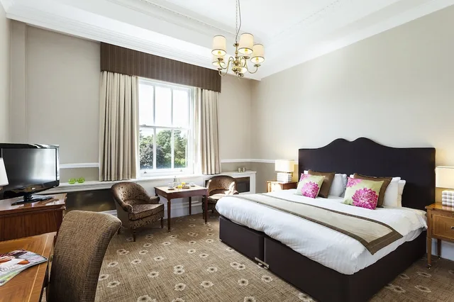 غرفة تنفيذية بسرير مزدوج أو سريرين منفصلين، Down Hall Hotel Spa & Estate 2/4