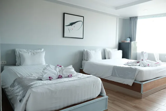 جناح تنفيذي ثلاثي بسرير مزدوج وسرير فردي بإطلالة على البحر، The Beach Front Resort Pattaya 3/3