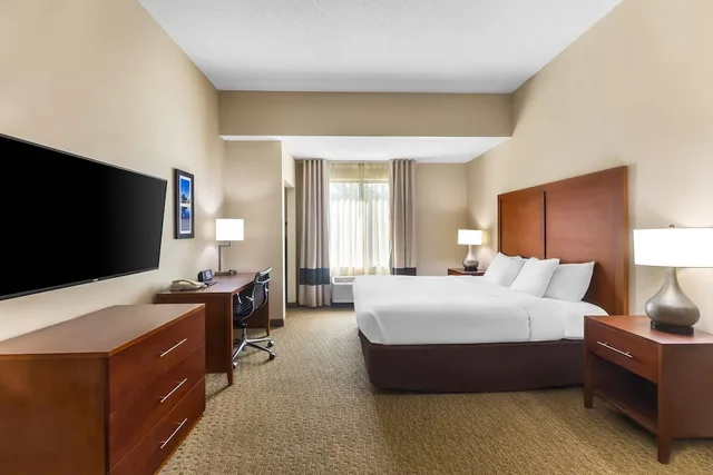 غرفة بسرير كينج لذوي الإعاقة، Comfort Inn and Suites Sikeston I-55 1/9