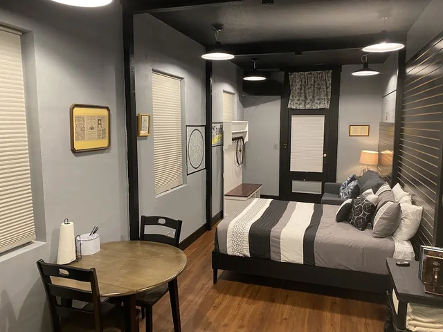 جناح بسرير كوين، Hermann Crown Suites 4/8