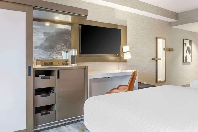 غرفة قياسية بسريرين كوين، Cambria Hotel Niagara Falls 2/3