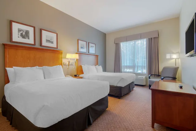 غرفة بسريرين كوين بمطبخ صغير، Best Western Plus Chemainus Inn 3/4