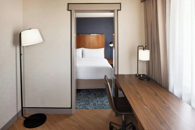 جناح جونيور بغرفة نوم واحدة، Four Points by Sheraton Halifax 2/2