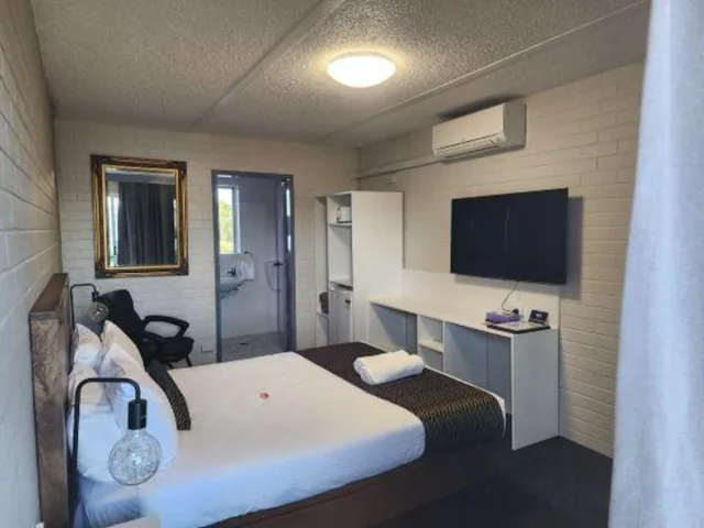 غرفة بسرير كوين، Crest Motor Inn 8/9