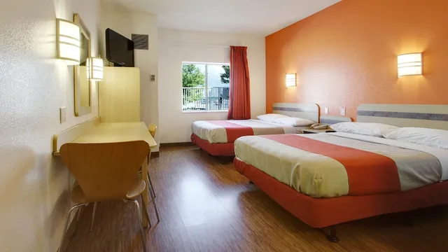 غرفة قياسية بسريرين مزدوجين، Motel6 Lehi, UT – Thanksgiving Point 1/3