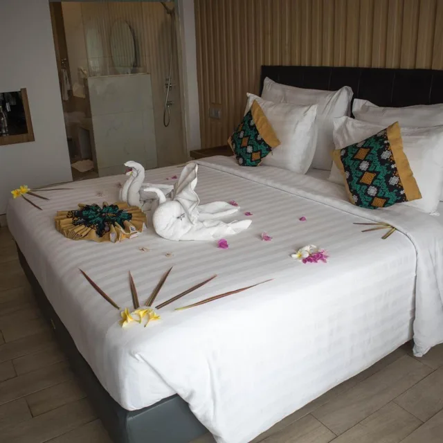 غرفة ديلوكس بسرير مزدوج بإطلالة على المسبح، Raja Hotel Kuta Mandalika Resort & Convention 8/10