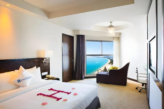 غرفة ديلوكس بسرير كوين بإطلالة على البحر، Havana Nha Trang Hotel 1/4