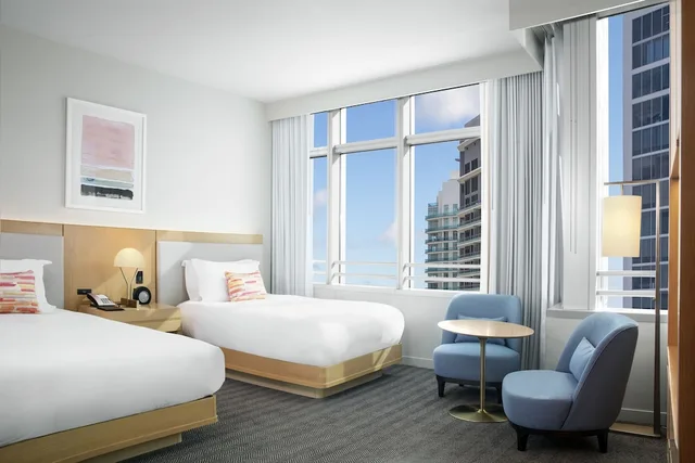 غرفة قياسية بسريرين مزدوجين، Hotel AKA Brickell 1/5